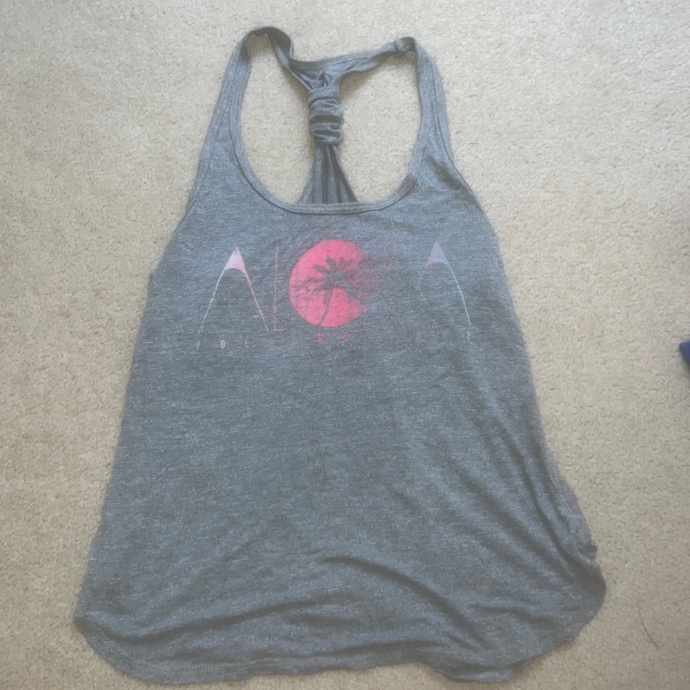 grey tank top